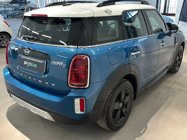 Mini Hatch view 4
