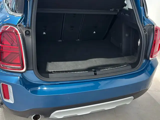 Mini Hatch view 13