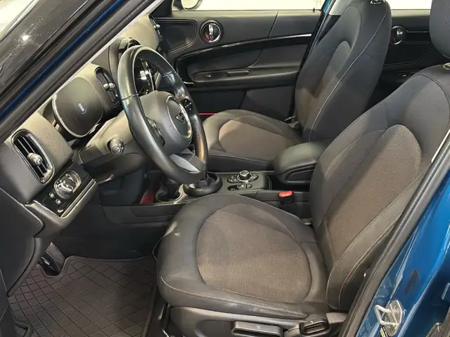 Mini Hatch view 9