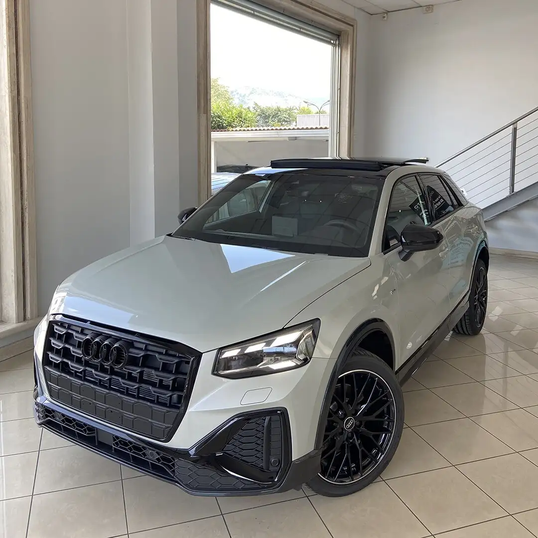 Audi Q2 Q2 35 TDI S tronic Identity Black tetto apribile Argento - 2