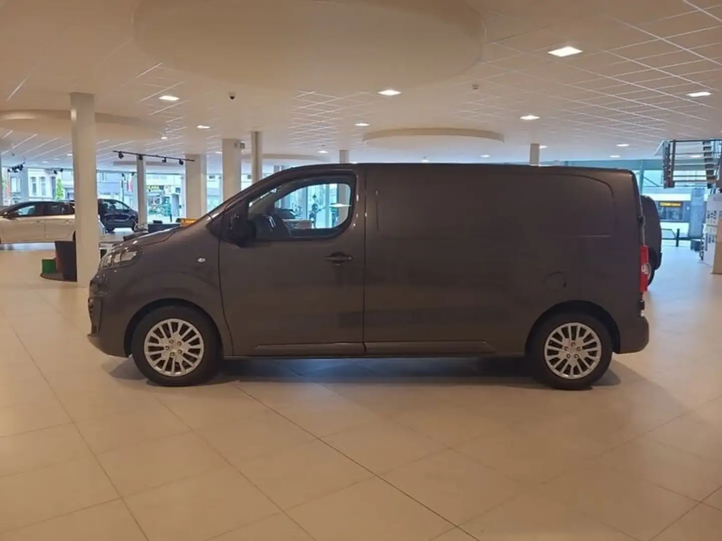 Opel Vivaro Edition L2H1 2.0D 145PK Grijs - 2