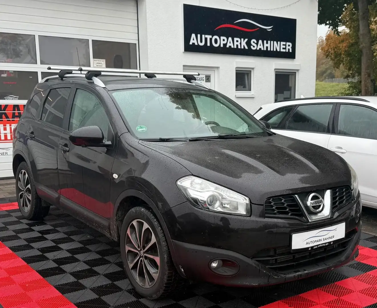 Nissan Qashqai+2 Schwarz - 2