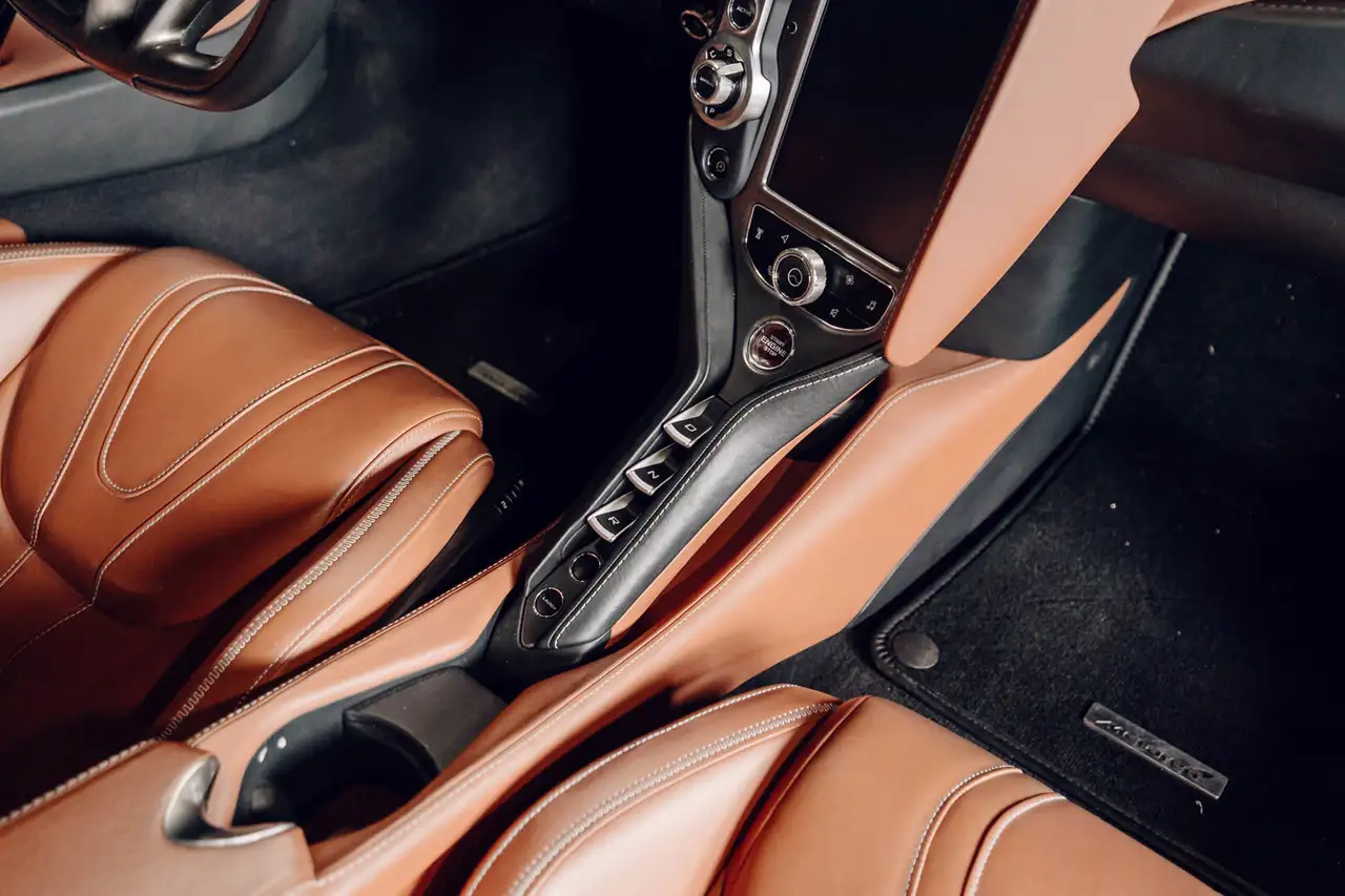 McLaren 720S снимка McLaren 720S