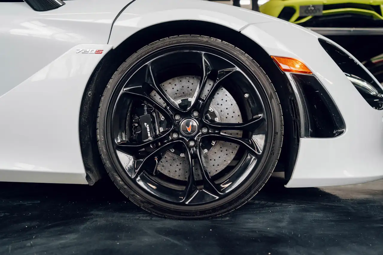 McLaren 720S снимка McLaren 720S