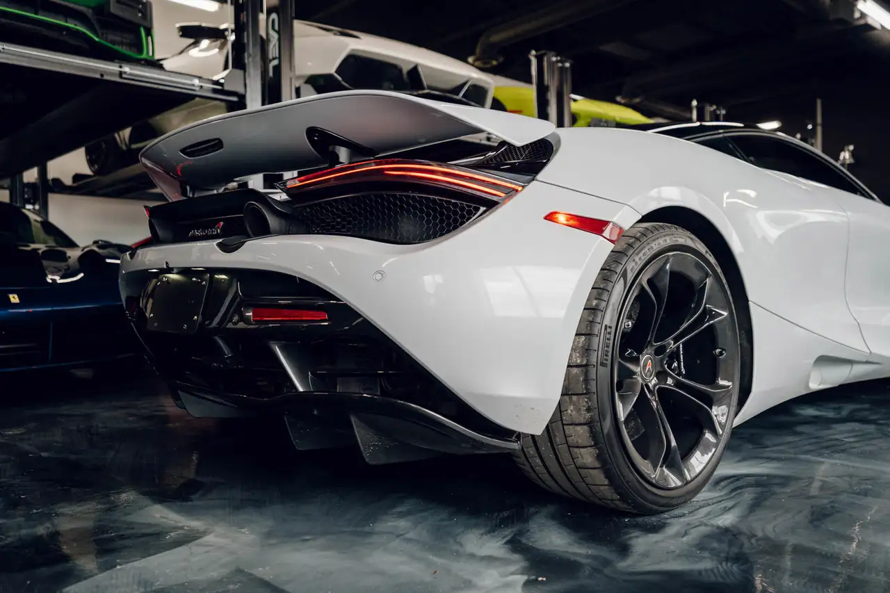 McLaren 720S снимка McLaren 720S