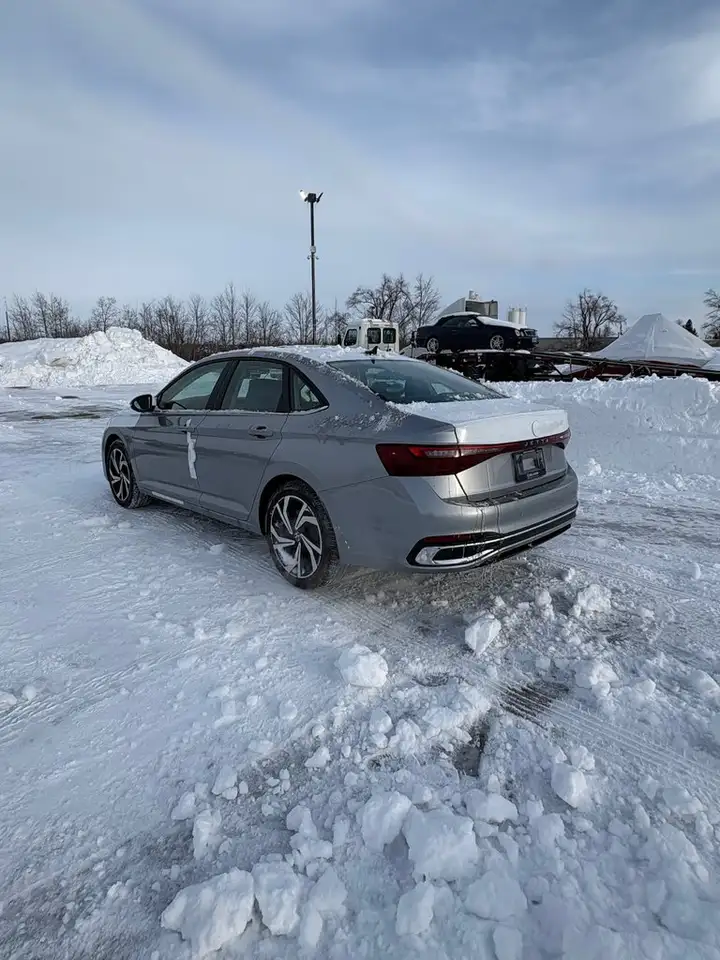Volkswagen Jetta снимка Volkswagen Jetta