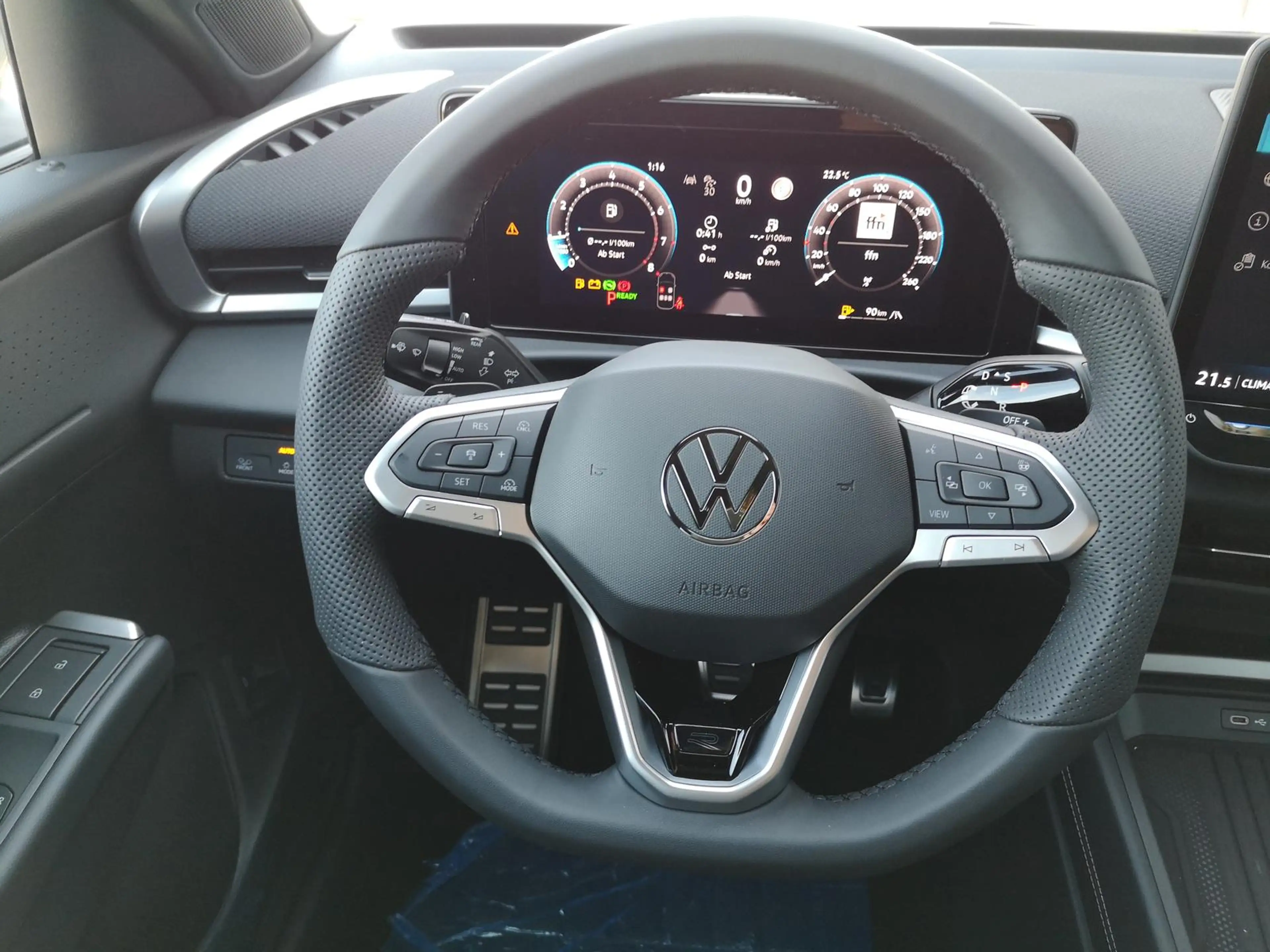 Volkswagen T-Roc 1.5eTSI DSG R-Line AHK ACC el. Hk 18 Zoll — photo 5