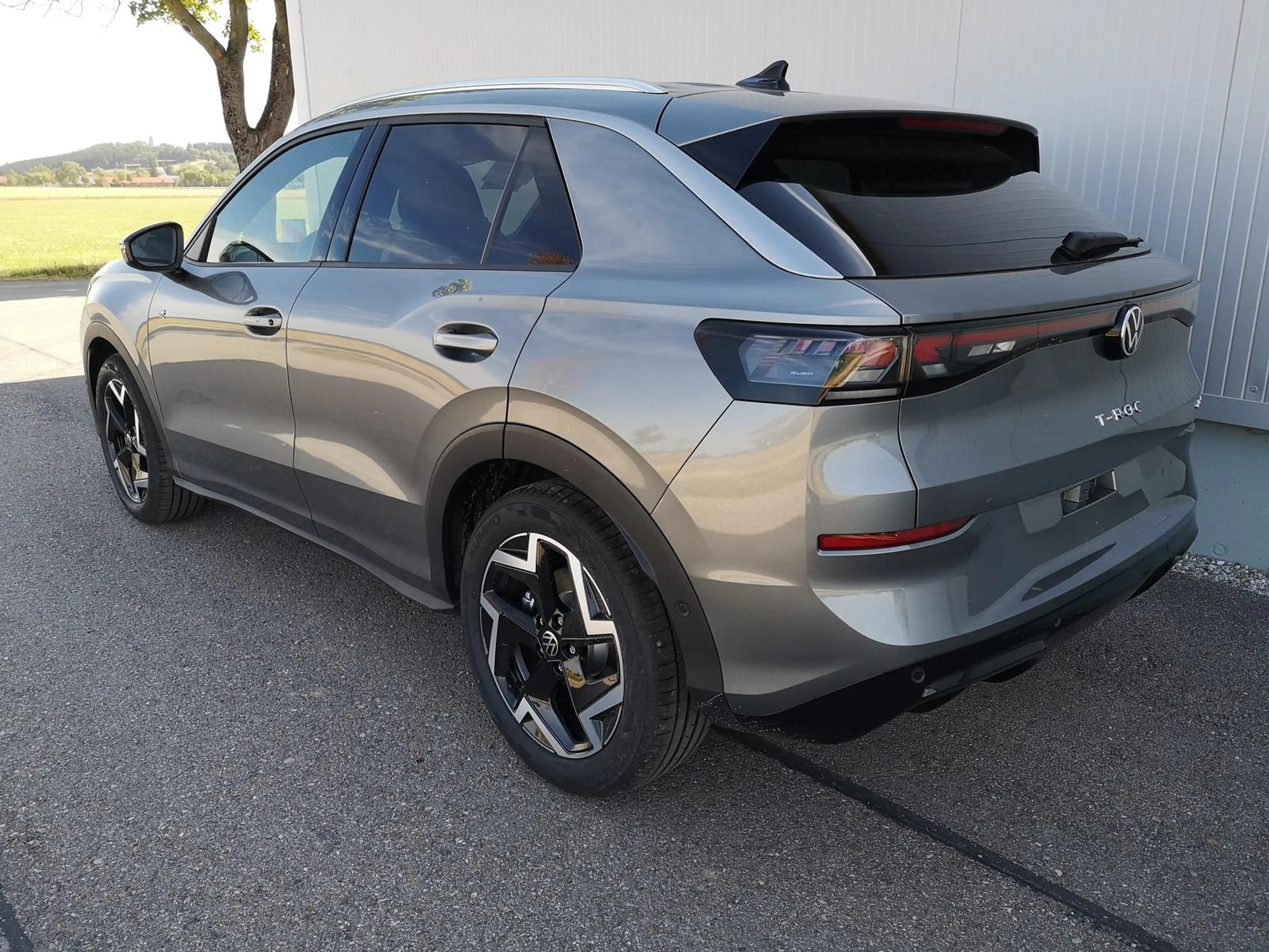 Volkswagen T-Roc 1.5eTSI DSG R-Line AHK ACC el. Hk 18 Zoll — photo 2
