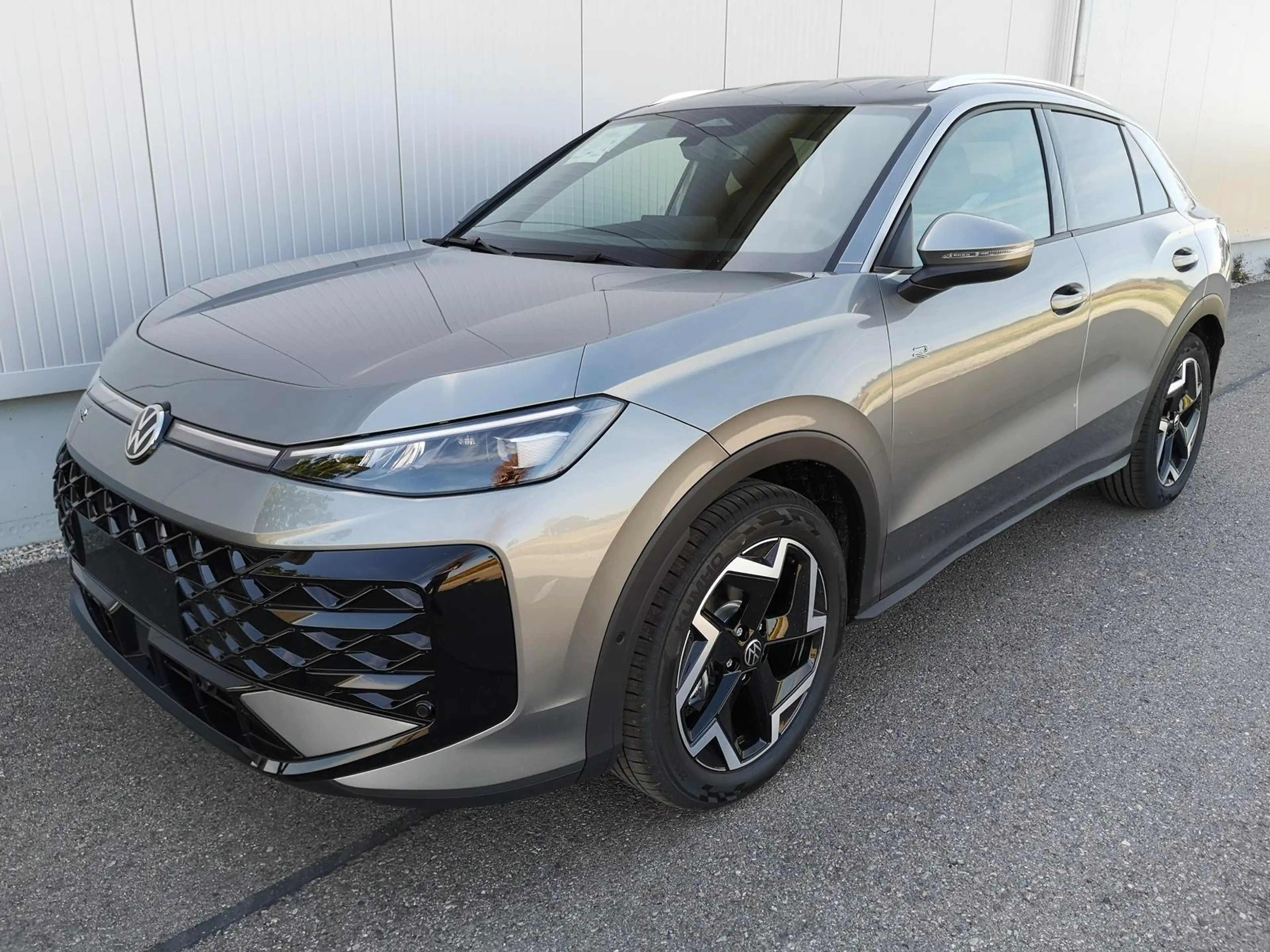 Volkswagen T-Roc 1.5eTSI DSG R-Line AHK ACC el. Hk 18 Zoll