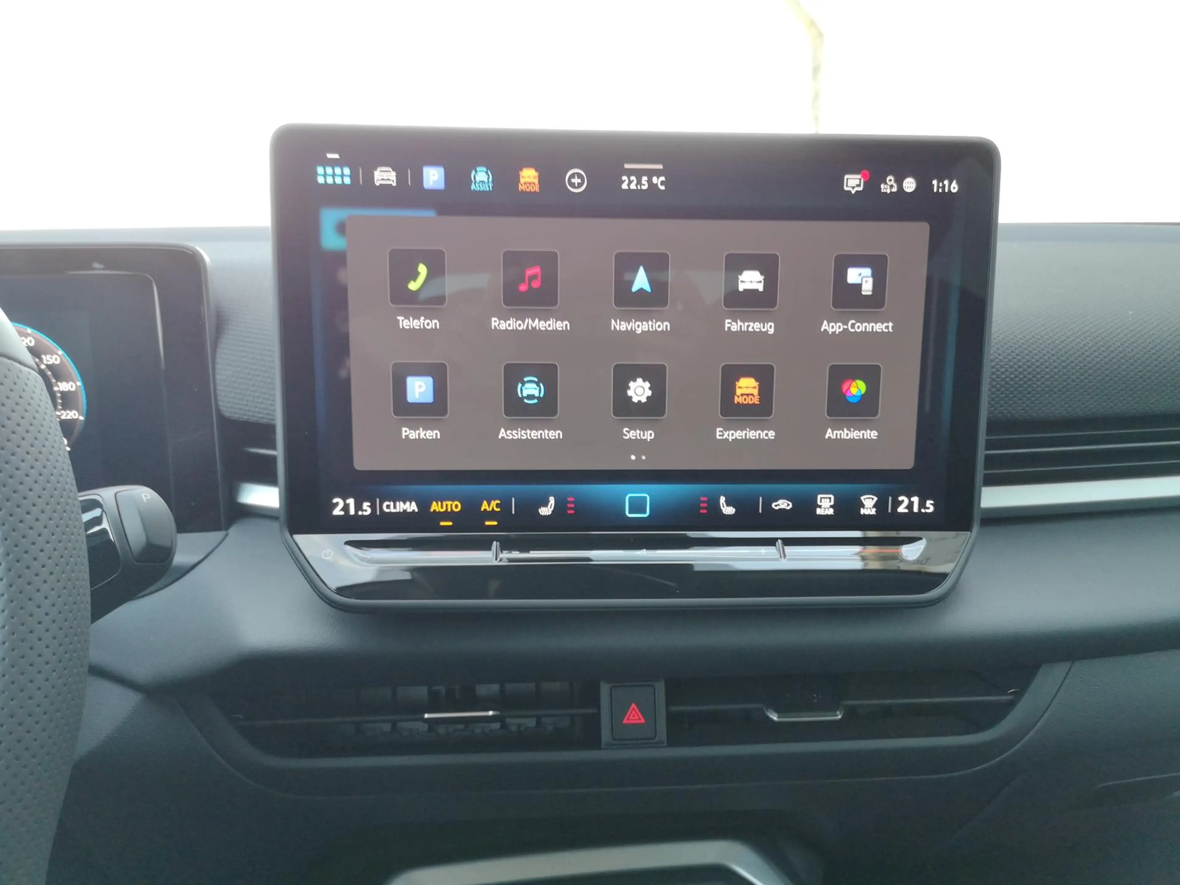 Volkswagen T-Roc 1.5eTSI DSG R-Line AHK ACC el. Hk 18 Zoll — photo 6