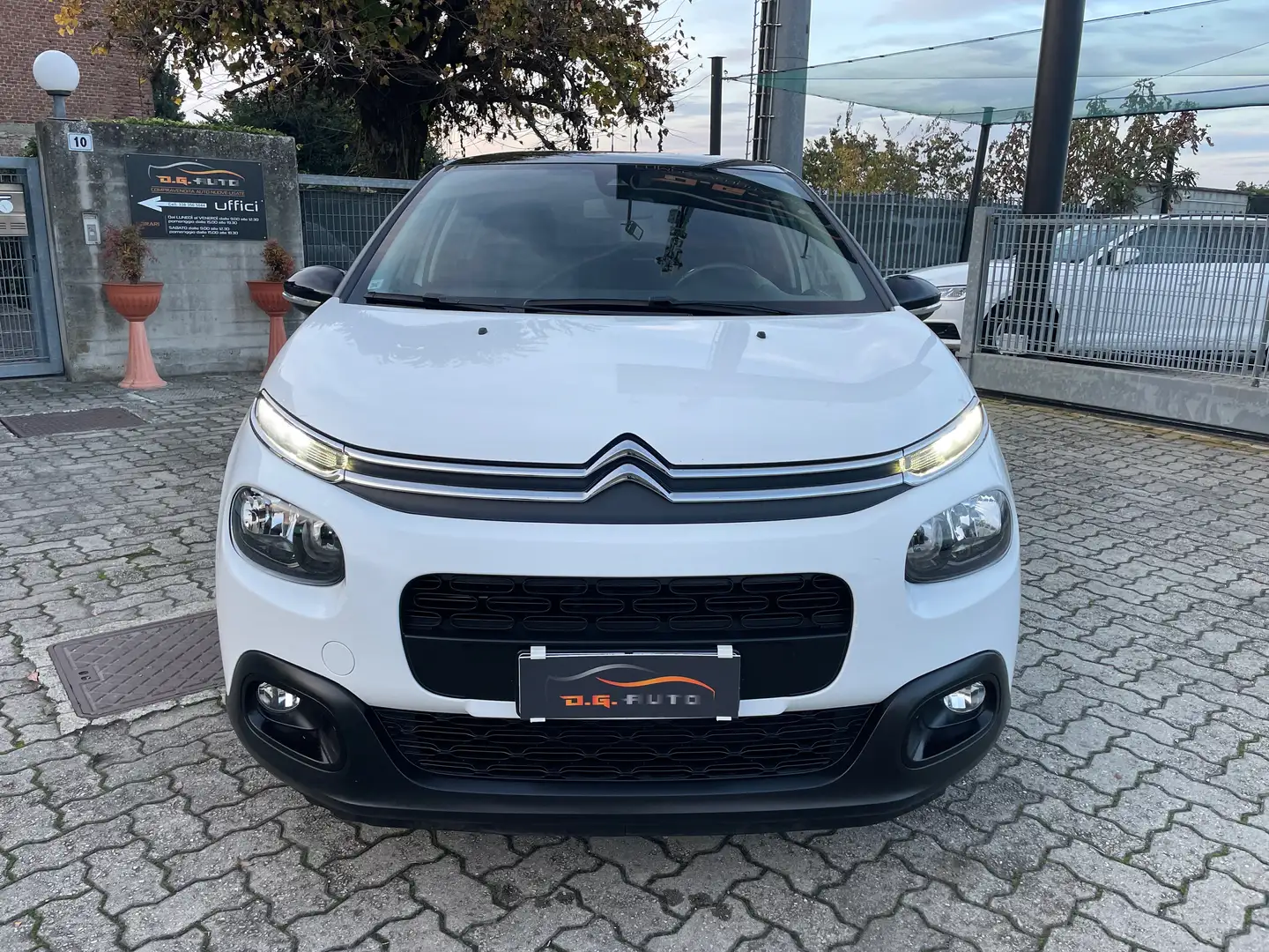 Citroen C3 C3 III 2017 1.2 puretech Shine s Bianco - 2