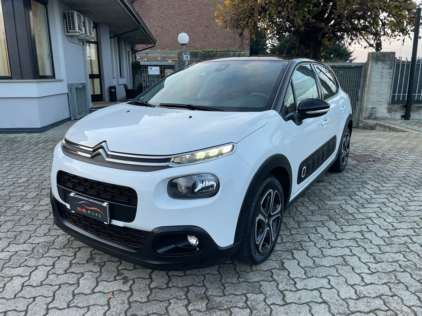Citroen C3 C3 III 2017 1.2 puretech Shine s Bianco - 1