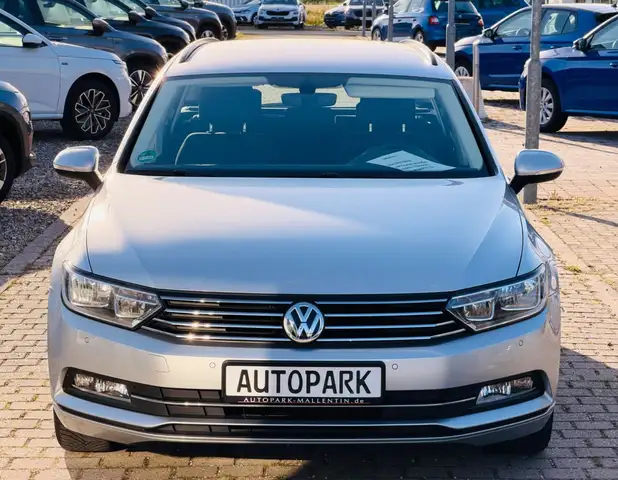 Volkswagen Passat view 2