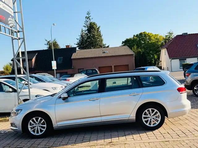 Volkswagen Passat view 4