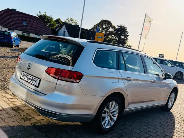 Volkswagen Passat view 6