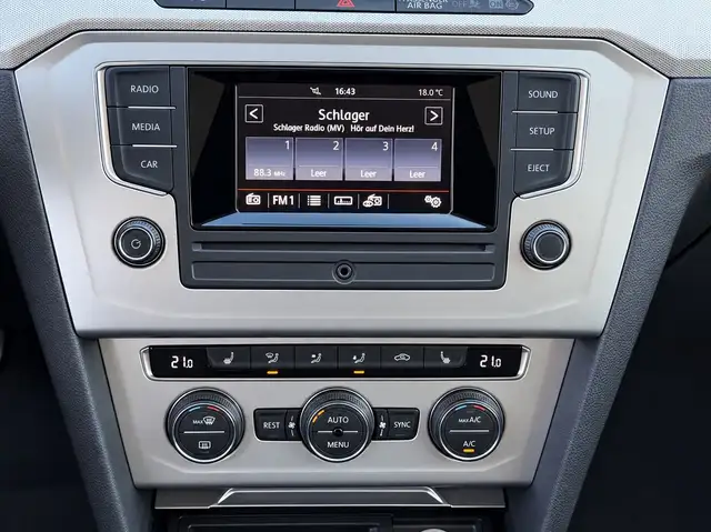 Volkswagen Passat view 14