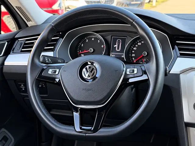 Volkswagen Passat view 13