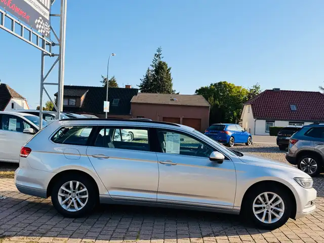 Volkswagen Passat view 7