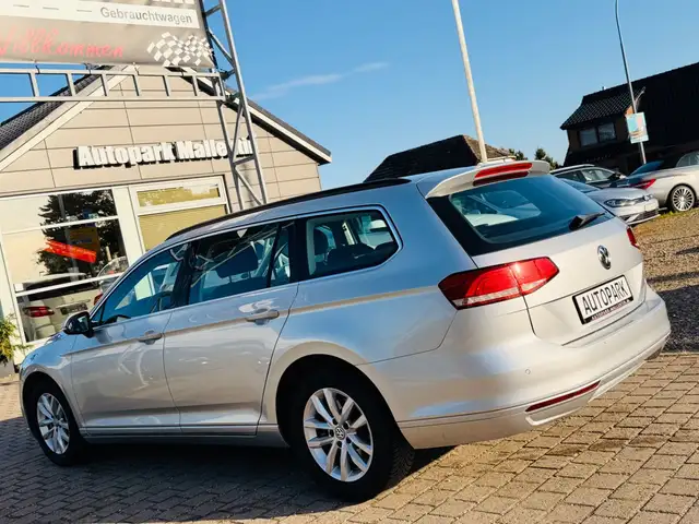Volkswagen Passat view 5