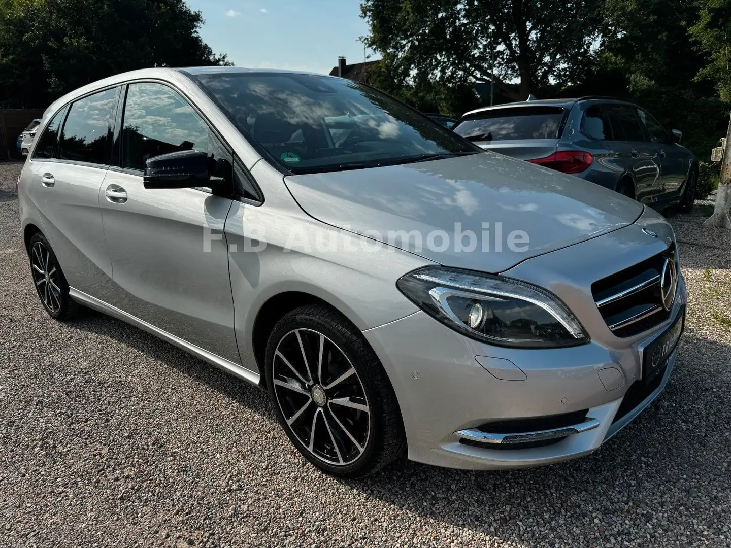 Mercedes-Benz B 200 /PDC/KLIMA/SHZ/STD.HZ/UVM.. Silber - 1
