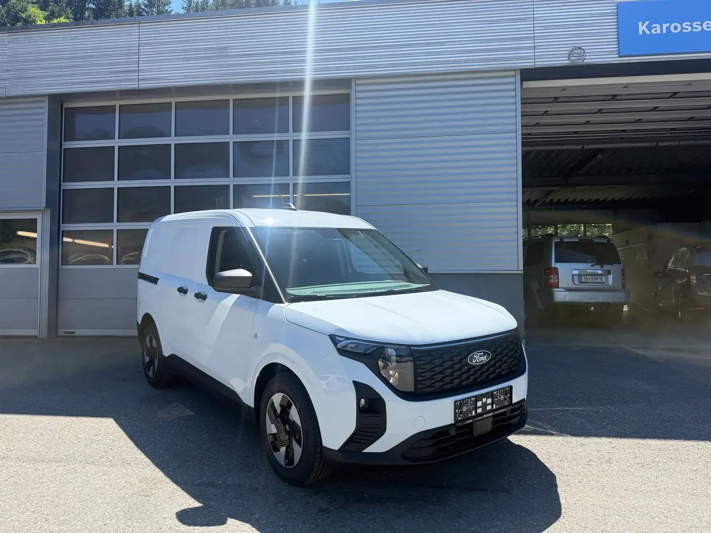 Ford Transit Courier Transit Courier Elektro 100kW Trend Trend Weiß - 1