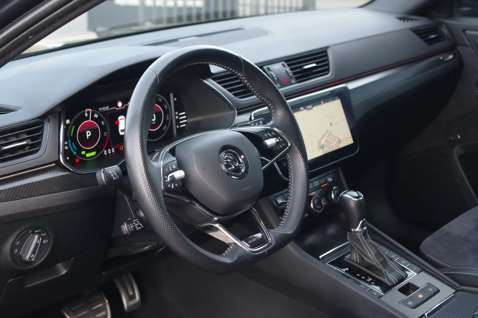 Skoda Superb Combi 1.4 TSI iV 218 PK Sportline BNS PHEV, Trekha Gris - 2