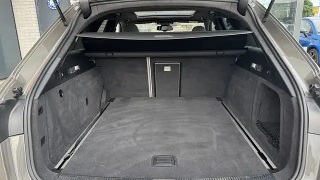 Audi RS6 view 12