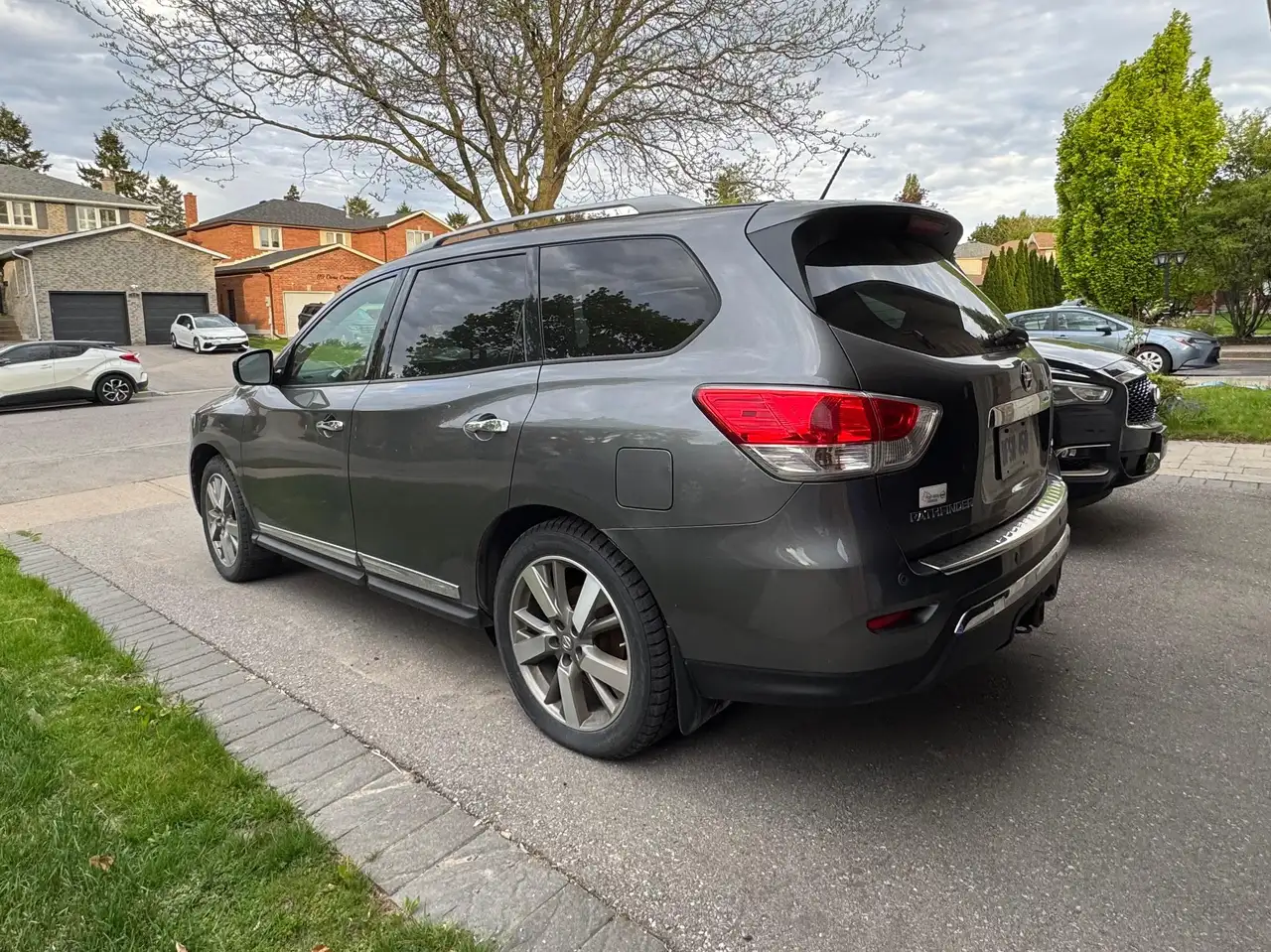 Nissan Pathfinder снимка Nissan Pathfinder