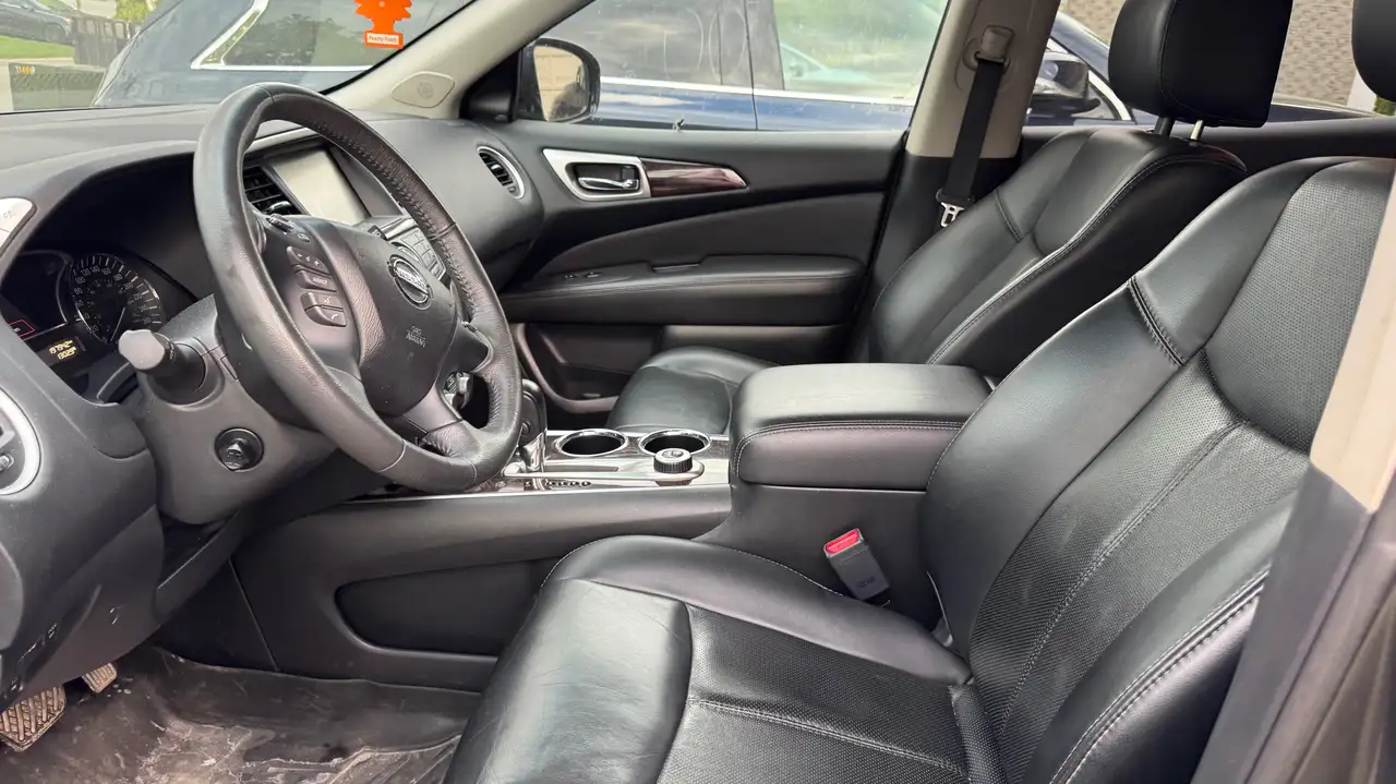 Nissan Pathfinder снимка Nissan Pathfinder