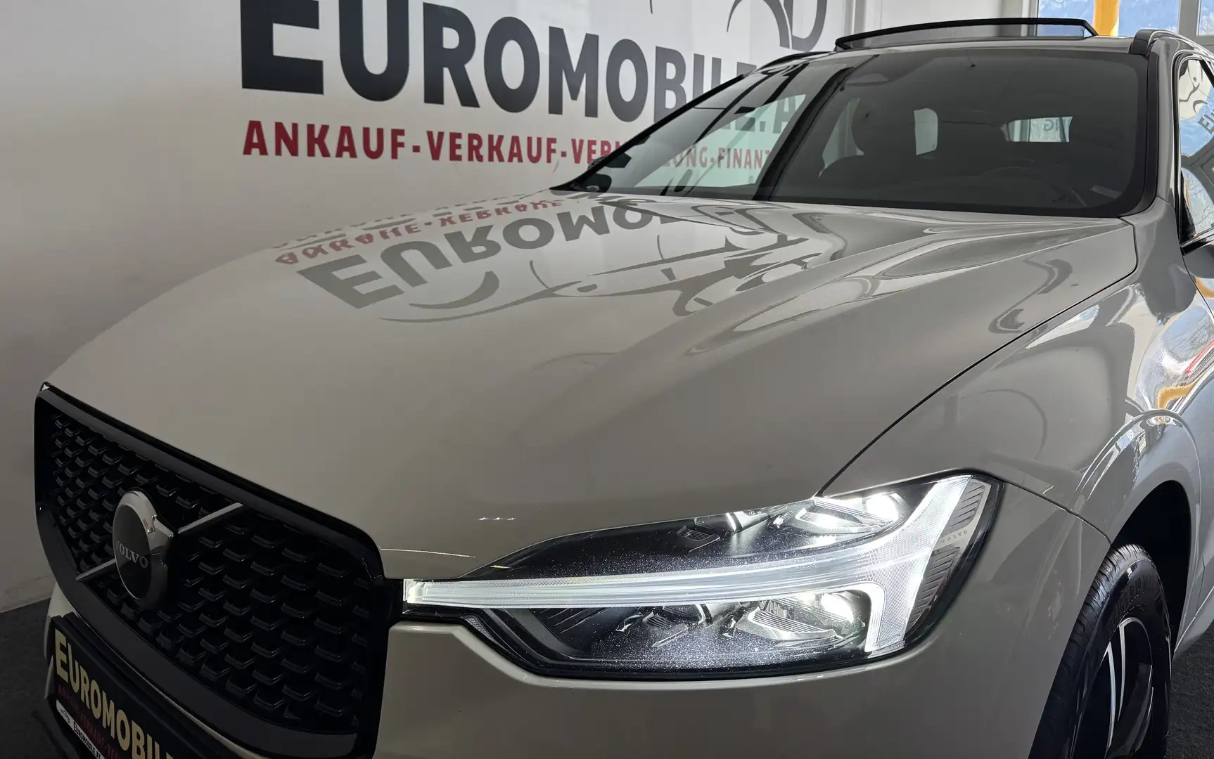 Volvo XC60 R Design 2WD RFK*PANO*VOLL-LEDER*ACC*LR-HZNG*LED* Weiß - 2