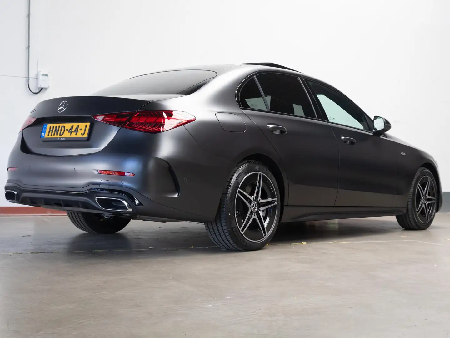 Mercedes-Benz C 300 Limousine e Business Solution AMG Grijs - 2