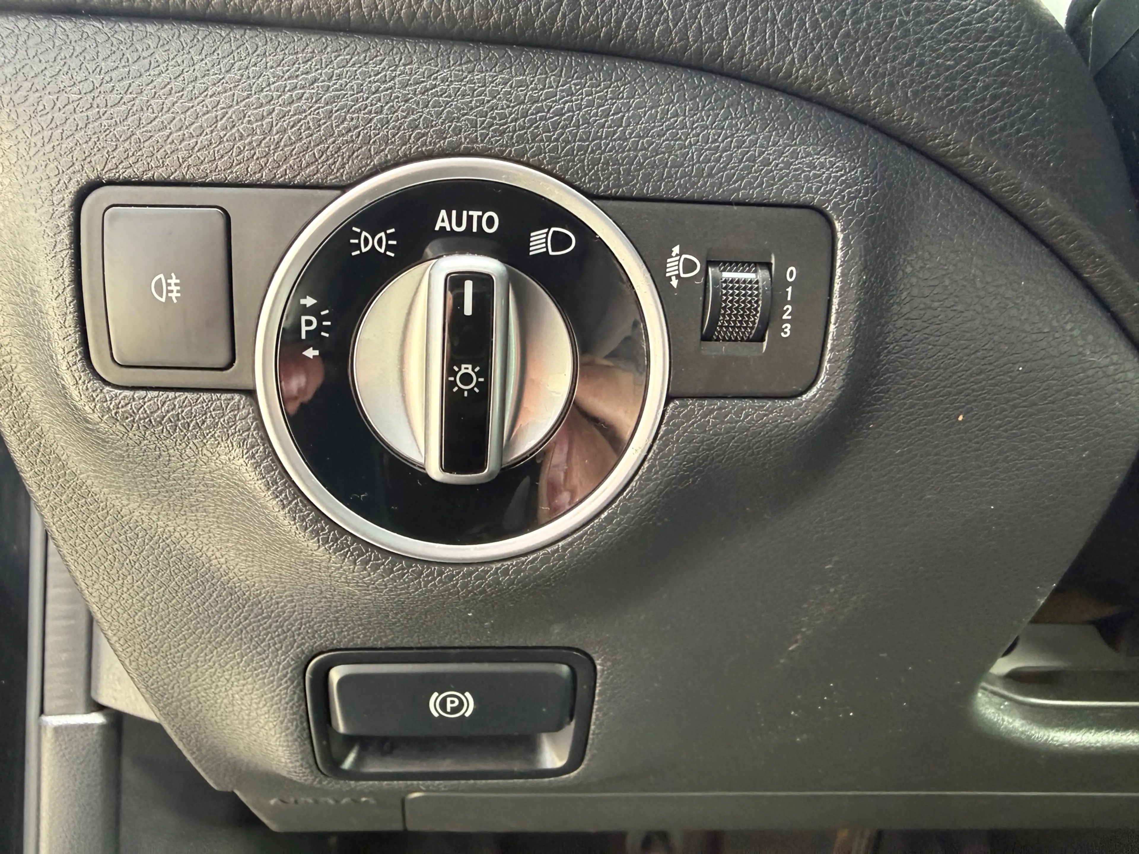 Mercedes-Benz GLA 180 Business Solution AMG — photo 14