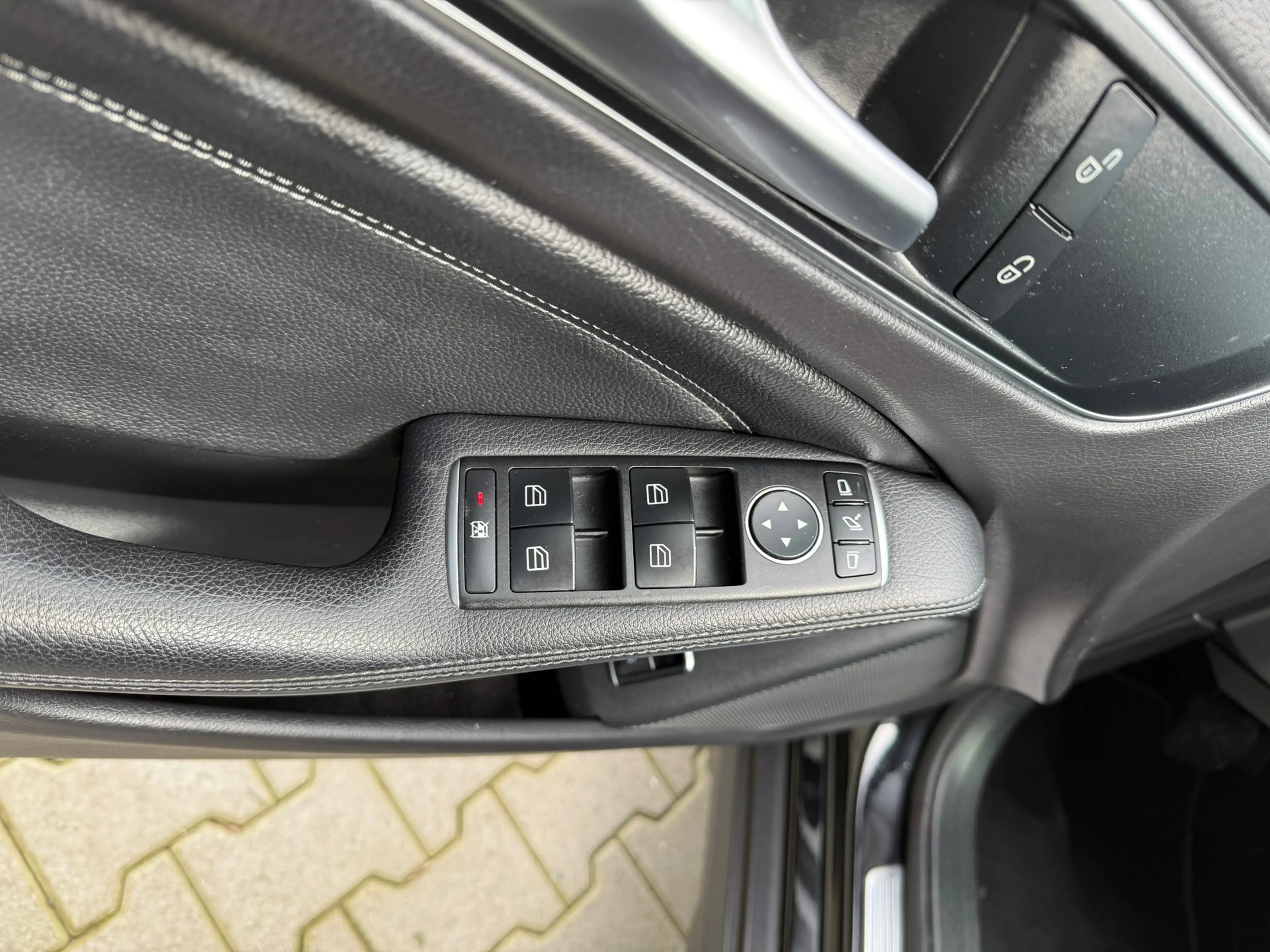 Mercedes-Benz GLA 180 Business Solution AMG — photo 11