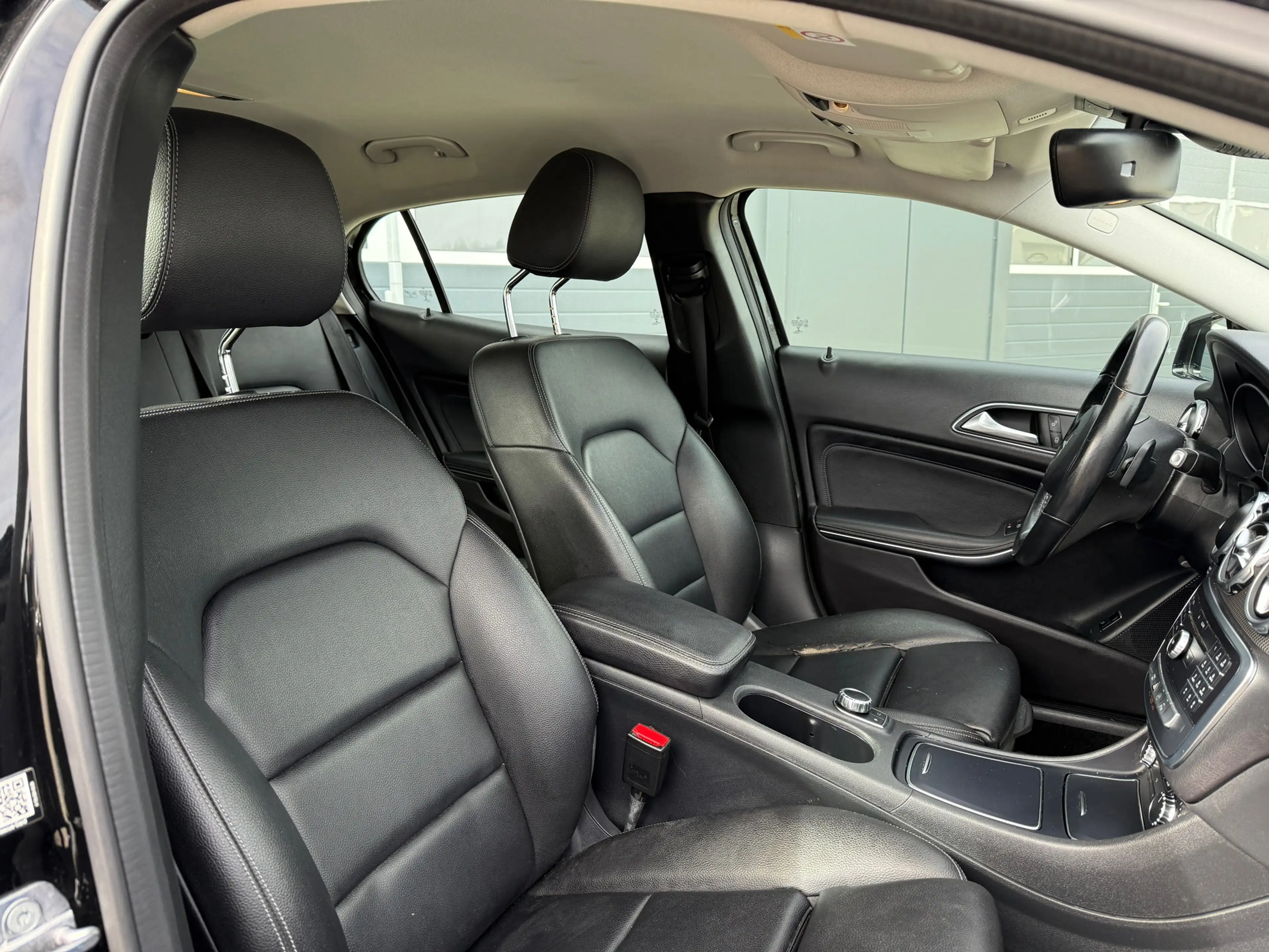 Mercedes-Benz GLA 180 Business Solution AMG — photo 12