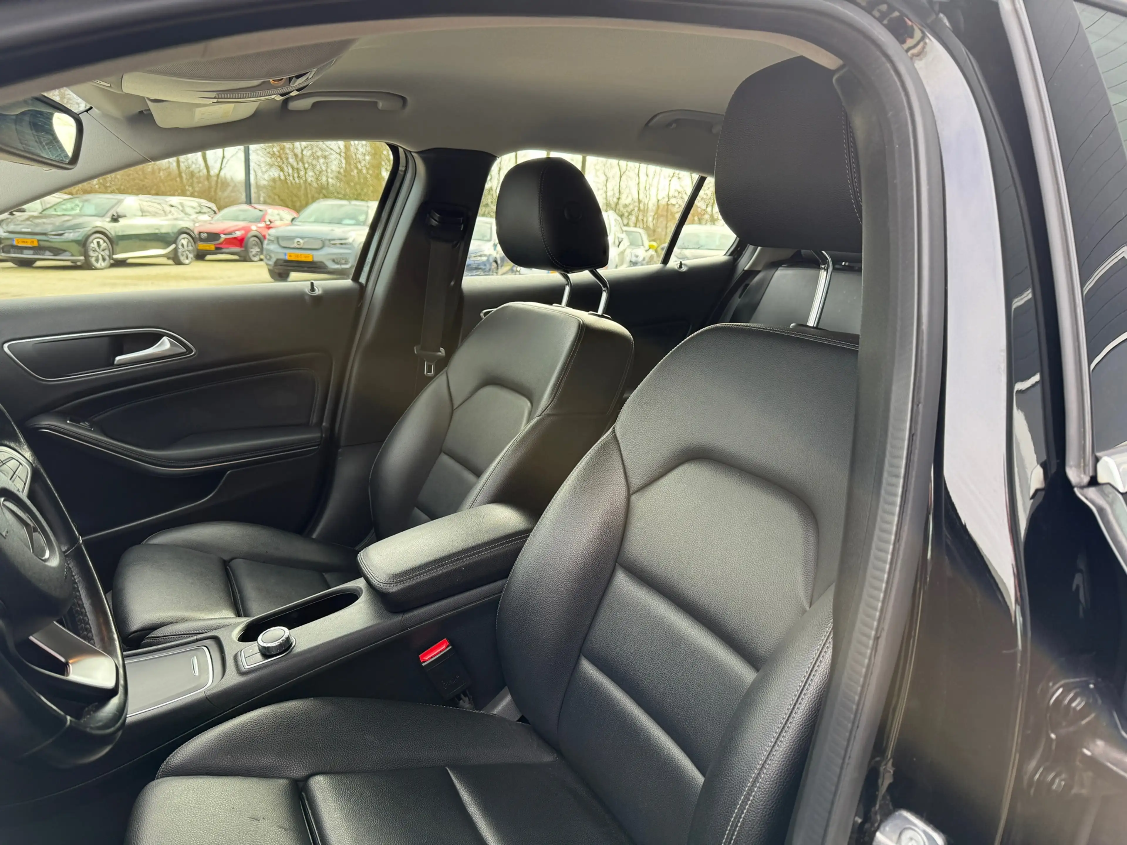 Mercedes-Benz GLA 180 Business Solution AMG — photo 2