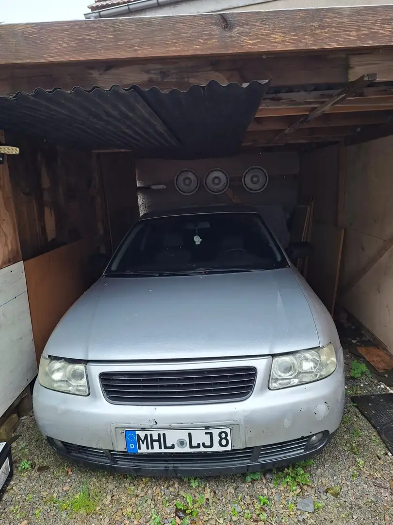 Audi A3 1.6 Ambiente Silber - 1