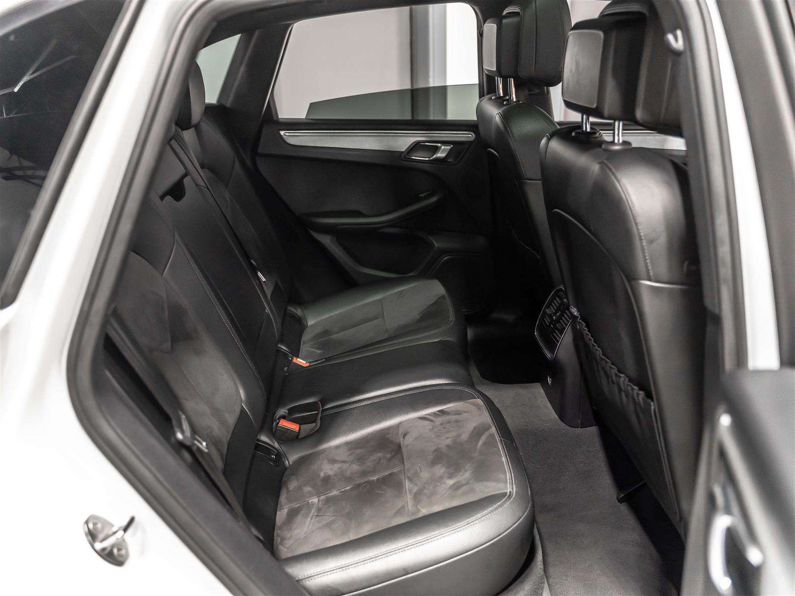 2020 Porsche Macan Accident Free|Canadian Vehicle|Carbon Fiber Heated thumb 10