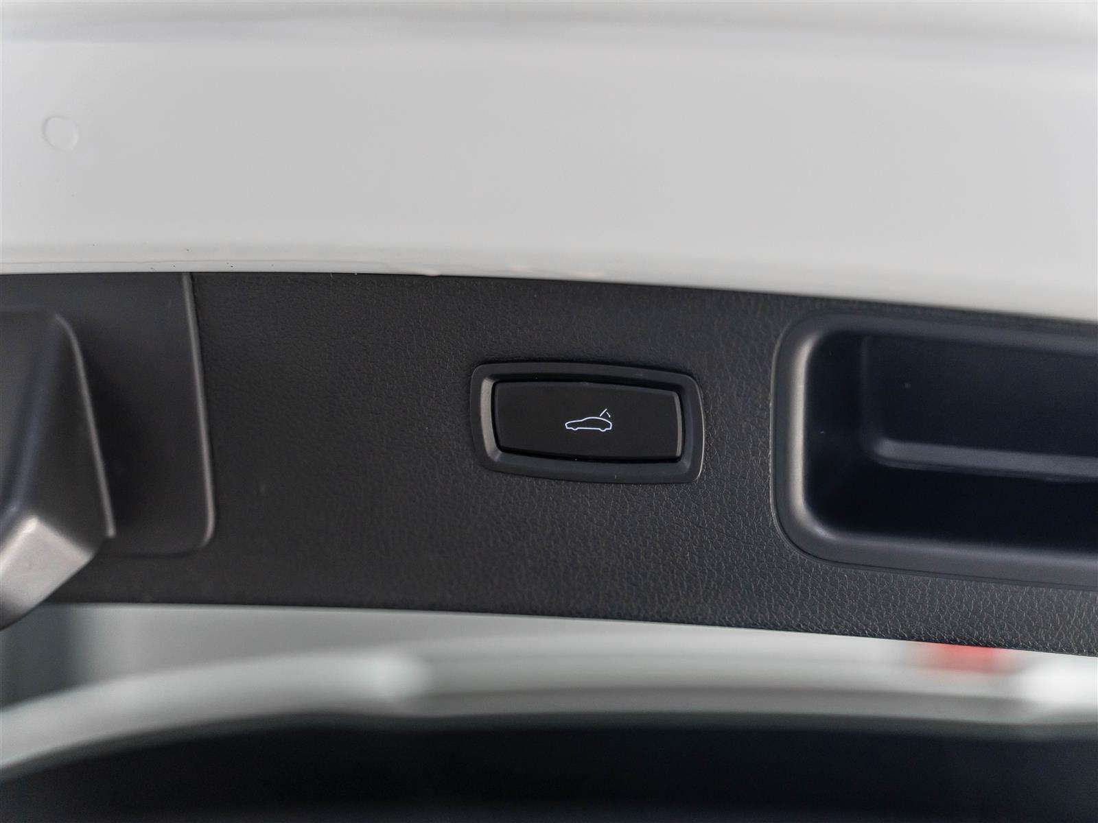 2020 Porsche Macan Accident Free|Canadian Vehicle|Carbon Fiber Heated thumb 13