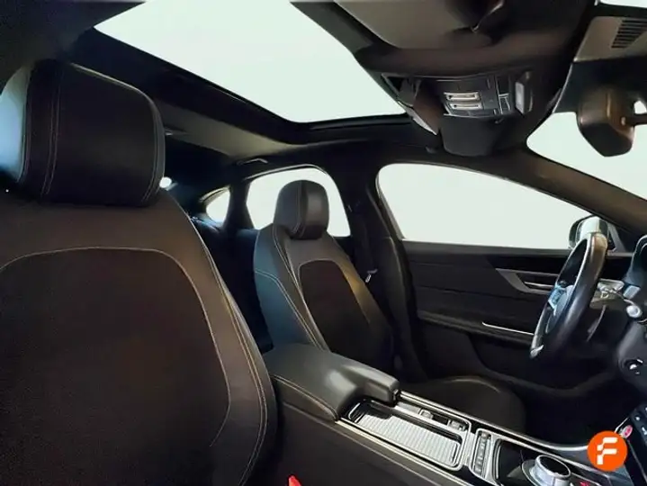 Jaguar XF 2015, foto 22