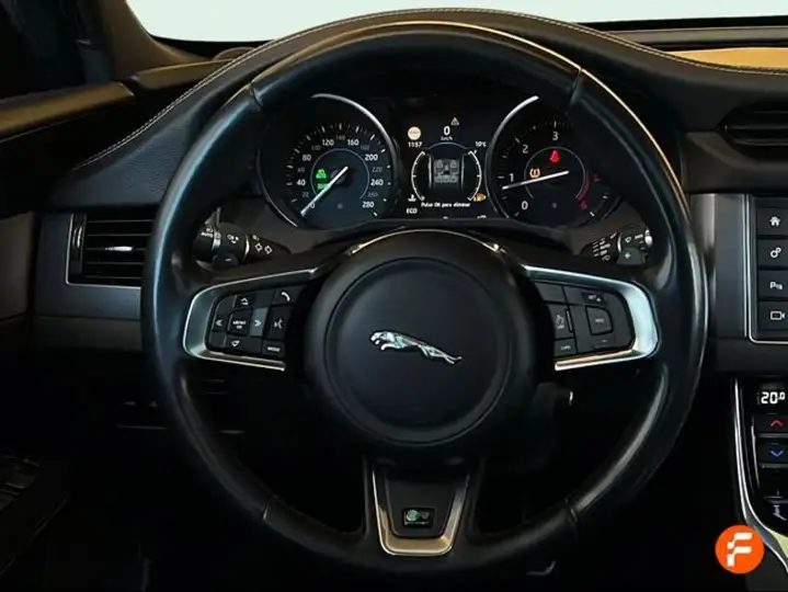 Jaguar XF 2015, foto 19
