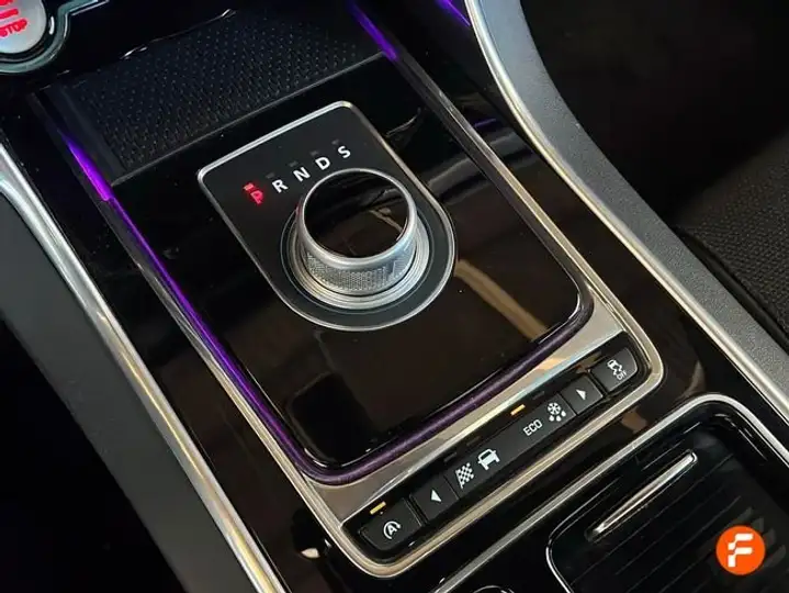 Jaguar XF 2015, foto 12