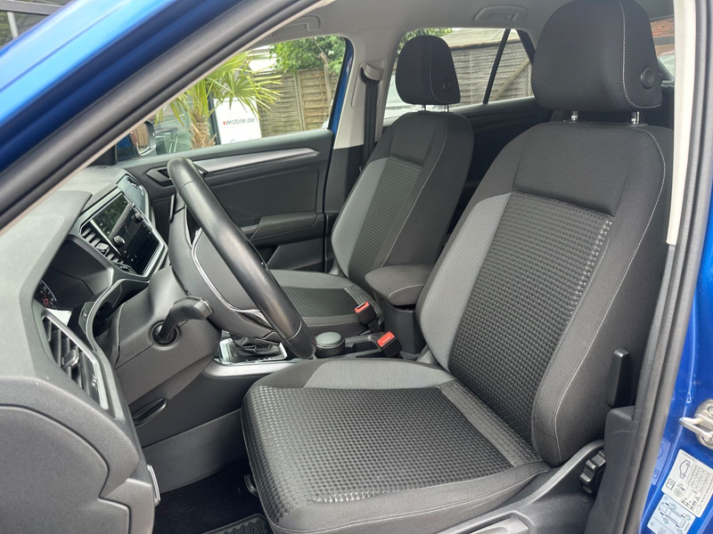 Volkswagen T-Roc 1.5 TSI DSG ACTIVE *17.000km *NAVI* — photo 15