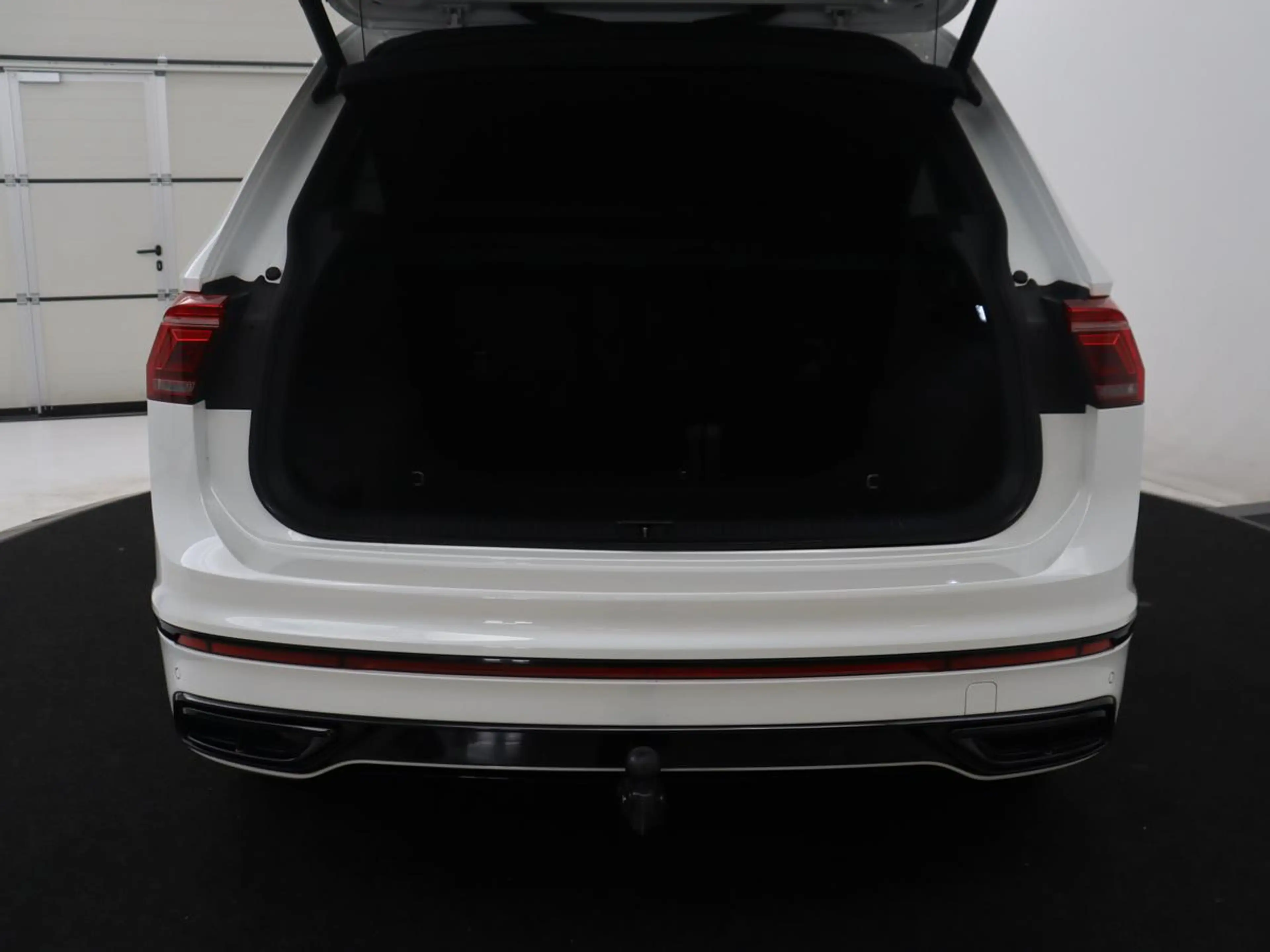 Volkswagen Tiguan 1.5 TSI R-Line Business+ | R-line | Panoramadak | — photo 8