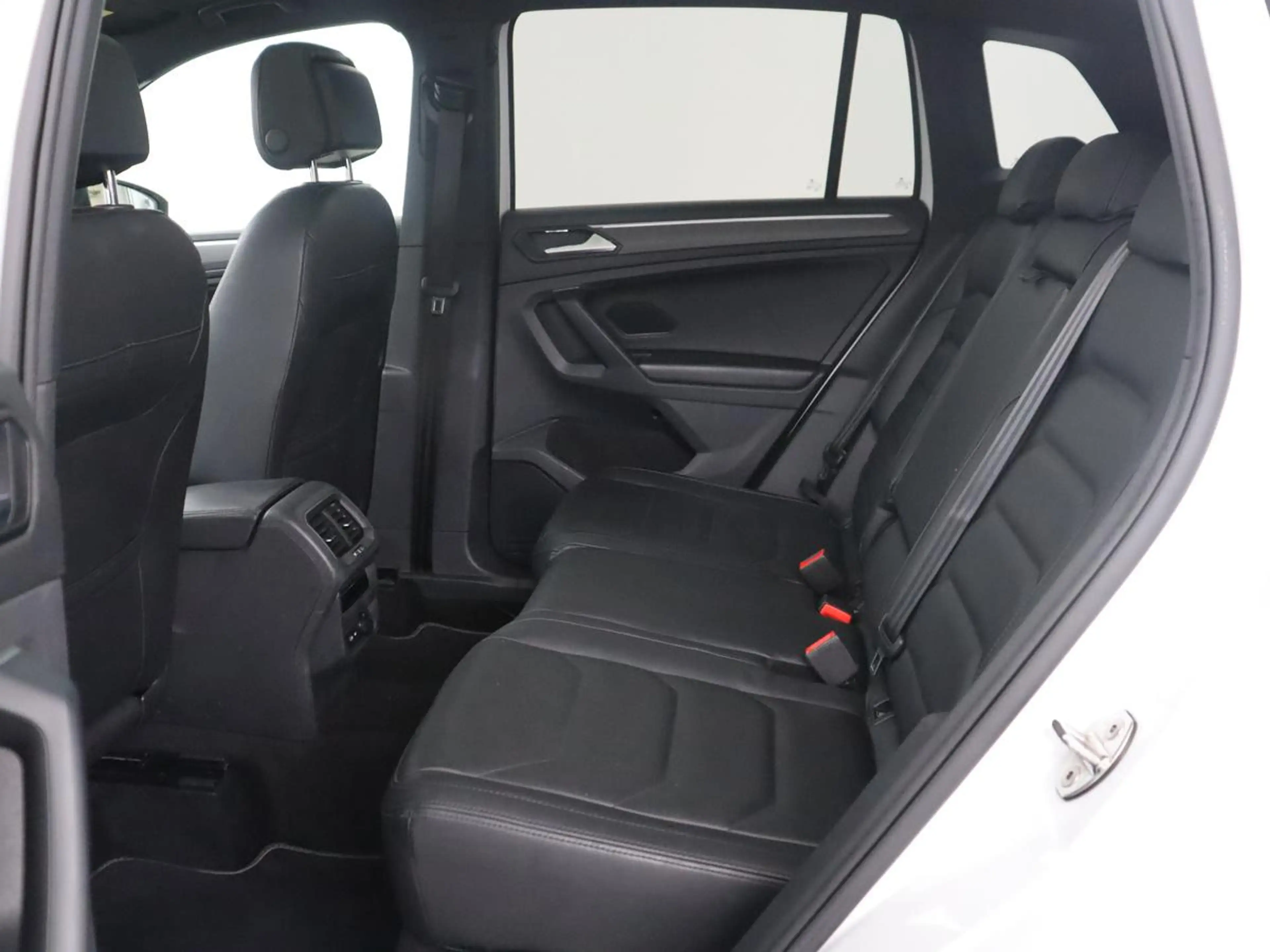 Volkswagen Tiguan 1.5 TSI R-Line Business+ | R-line | Panoramadak | — photo 6