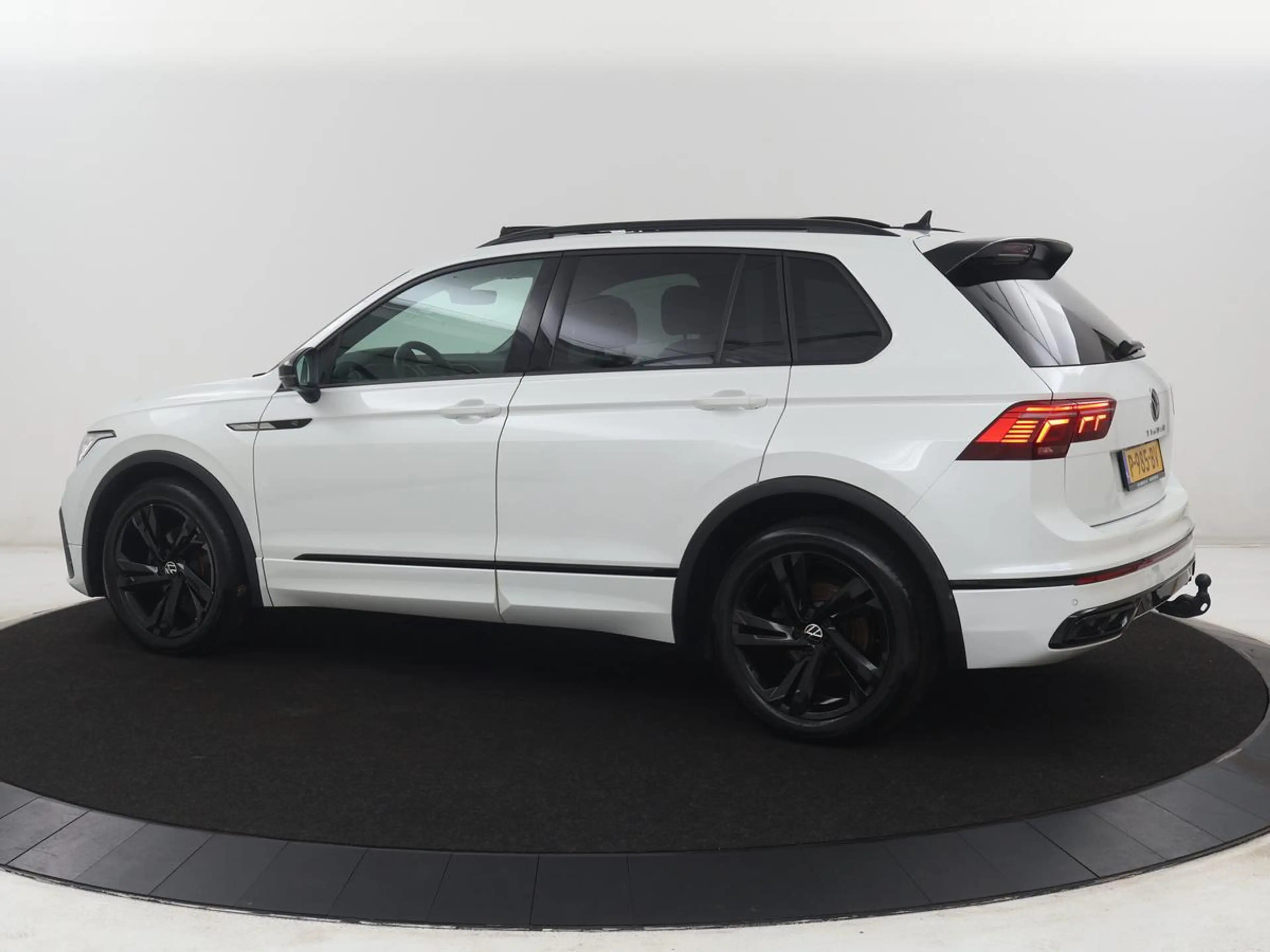 Volkswagen Tiguan 1.5 TSI R-Line Business+ | R-line | Panoramadak | — photo 2