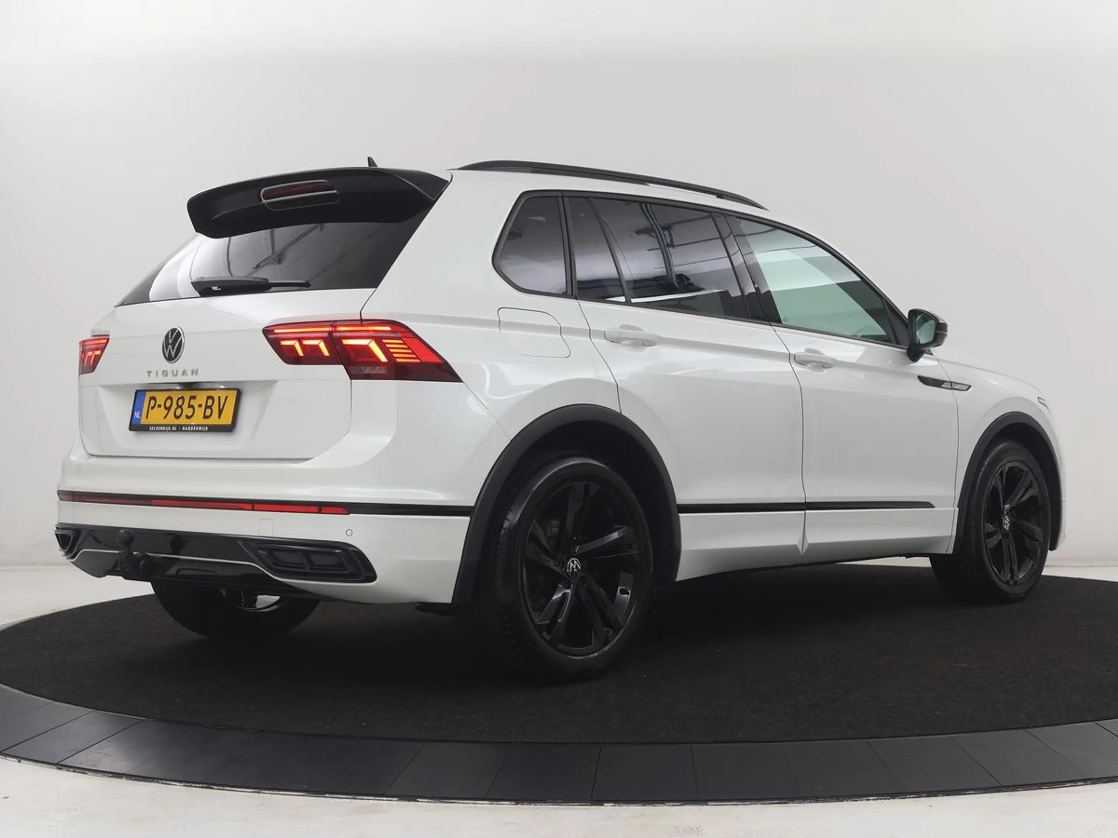 Volkswagen Tiguan 1.5 TSI R-Line Business+ | R-line | Panoramadak | — photo 43