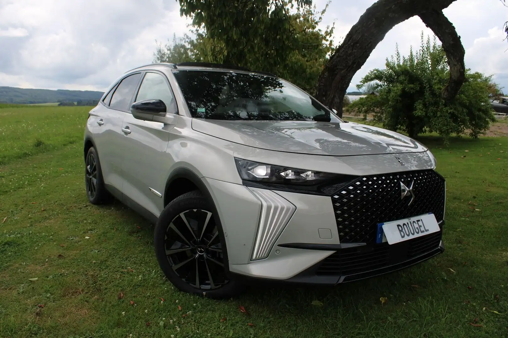 DS Automobiles DS 7 Crossback ESPRIT VOYAGE HYBRIDE 300 CV \4X4\ GPS 3D CAMÉRA U - 1
