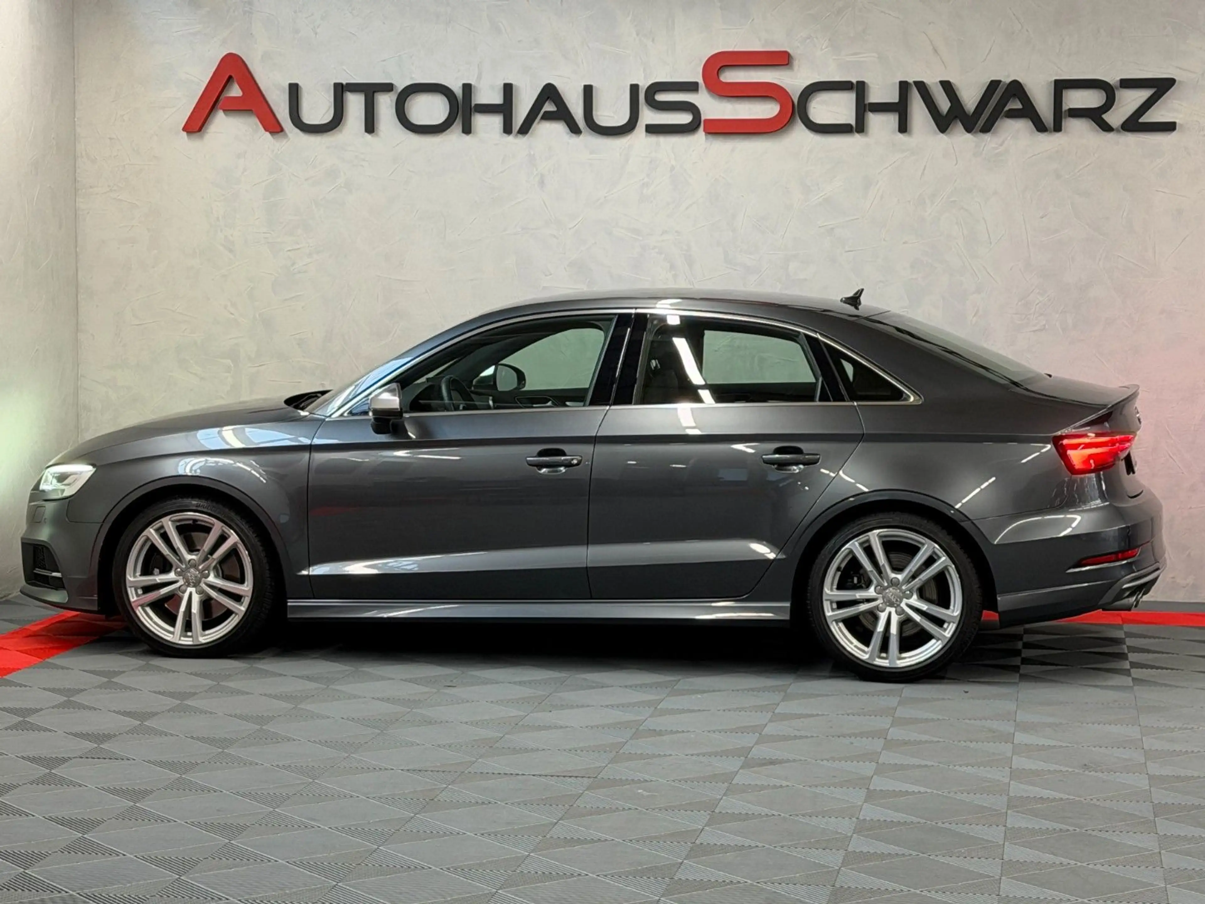 Audi S3 Lim. 2.0 TFSI quattro Led Navi T-Leder Tempo — photo 4