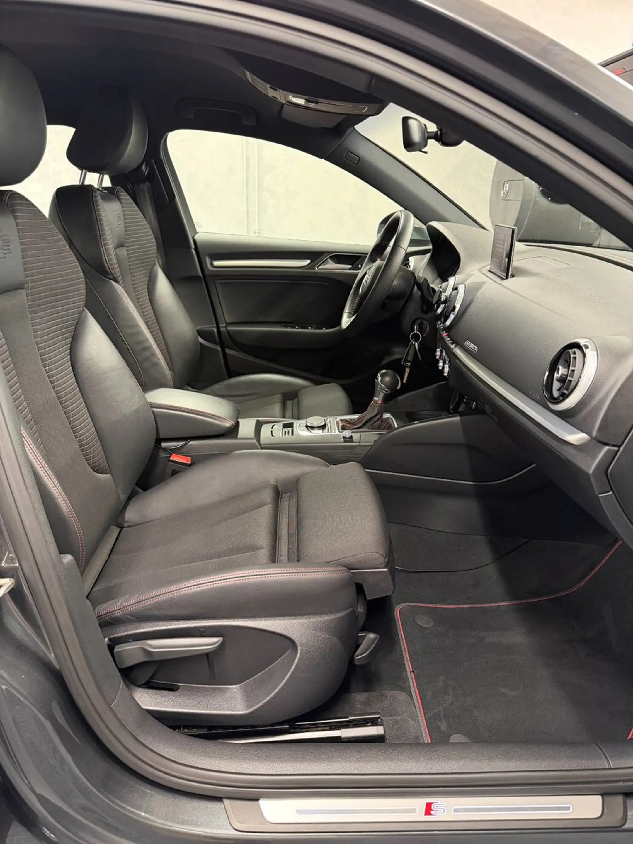 Audi S3 Lim. 2.0 TFSI quattro Led Navi T-Leder Tempo — photo 15