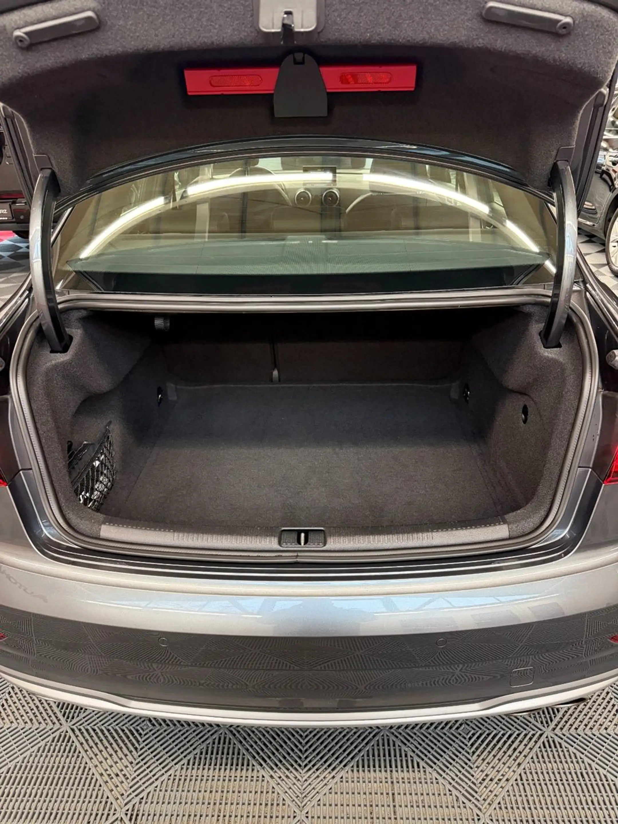 Audi S3 Lim. 2.0 TFSI quattro Led Navi T-Leder Tempo — photo 13